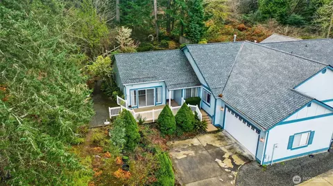 1083 5th St, Steilacoom, WA 98388