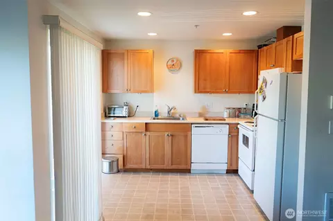 423 SW 155th St, Burien, WA 98166