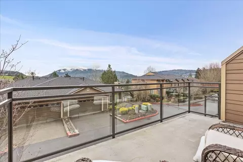 23300 SE Black Nugget Rd #D3, Issaquah, WA 98029