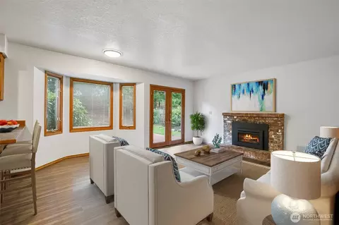 Living - 12411 44th Dr SE, Everett, WA 98208 photo 5 of 7