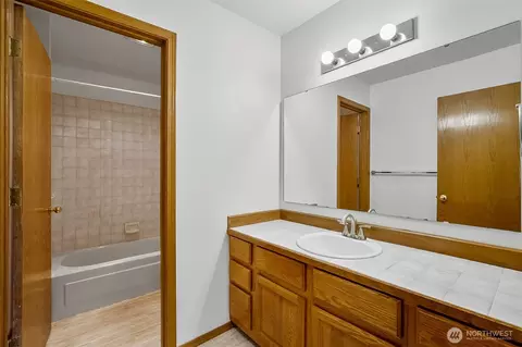 Bath - 12411 44th Dr SE, Everett, WA 98208 photo 1 of 4
