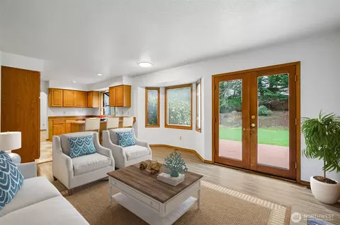 Living - 12411 44th Dr SE, Everett, WA 98208 photo 4 of 7