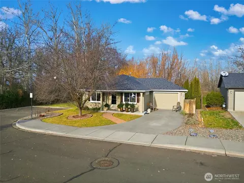 1320 SW Riparian Ct, College Place, WA 99324