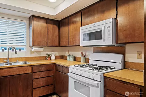 Kitchen - 2532 107th Pl SE, Everett, WA 98208 photo 2 of 3