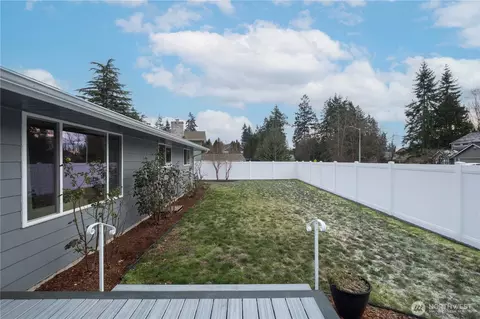 Exterior - 2532 107th Pl SE, Everett, WA 98208 photo 9 of 10