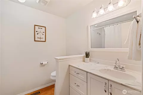 Bath - 2532 107th Pl SE, Everett, WA 98208 photo 1 of 3