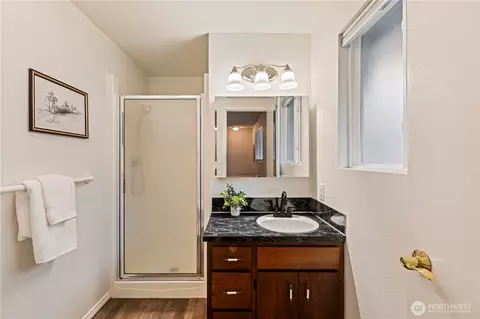Bath - 2532 107th Pl SE, Everett, WA 98208 photo 2 of 3