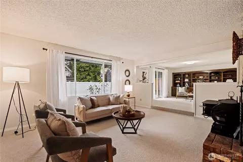 Living - 2532 107th Pl SE, Everett, WA 98208 photo 4 of 6