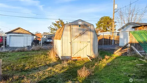 Exterior - 205 E Cedar St, Othello, WA 99344 photo 3 of 5