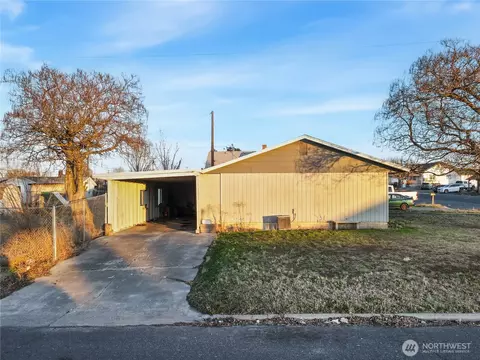 Exterior - 205 E Cedar St, Othello, WA 99344 photo 5 of 5