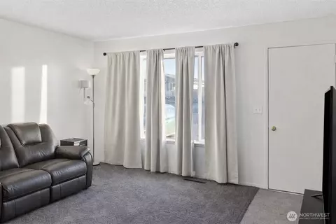 Living - 205 E Cedar St, Othello, WA 99344 photo 1 of 2