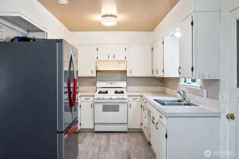 Kitchen - 205 E Cedar St, Othello, WA 99344 photo 1 of 1