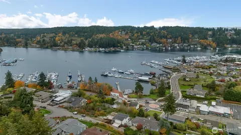 8309 Bayridge Ave, Gig Harbor, WA 98335
