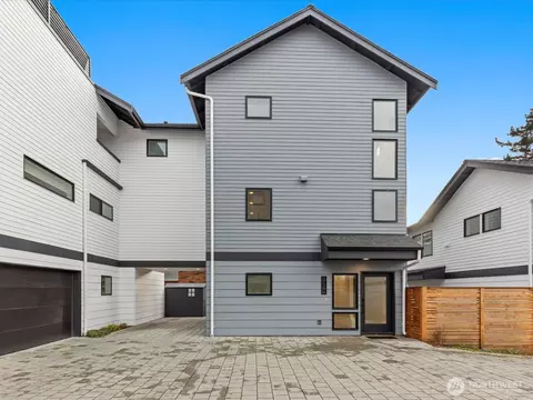 3239 61st Ave SW UNIT B, Seattle, WA 98116