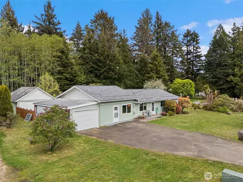 16 Harrison St, South Bend, WA 98586