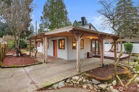 15760 Meridian Ave N, Shoreline, WA 98133