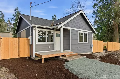1281 Admirals Dr, Coupeville, WA 98239