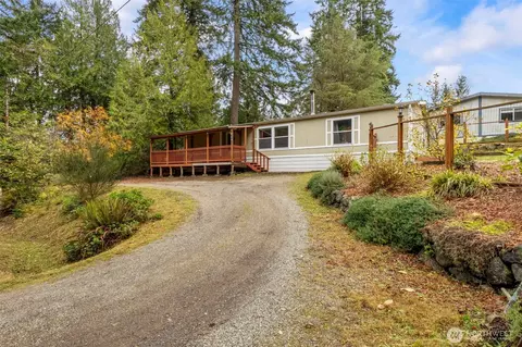 369 W Tahuyeh Dr, Bremerton, WA 98312