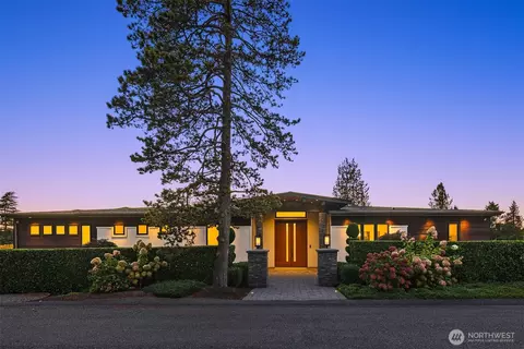 8926 NE 36th St, Yarrow Point, WA 98004