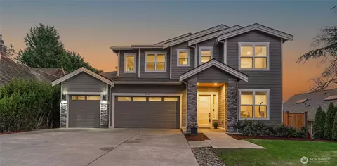 3303 NE 7th St, Renton, WA 98056