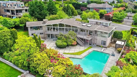 8840 NE 24th St, Clyde Hill, WA 98004