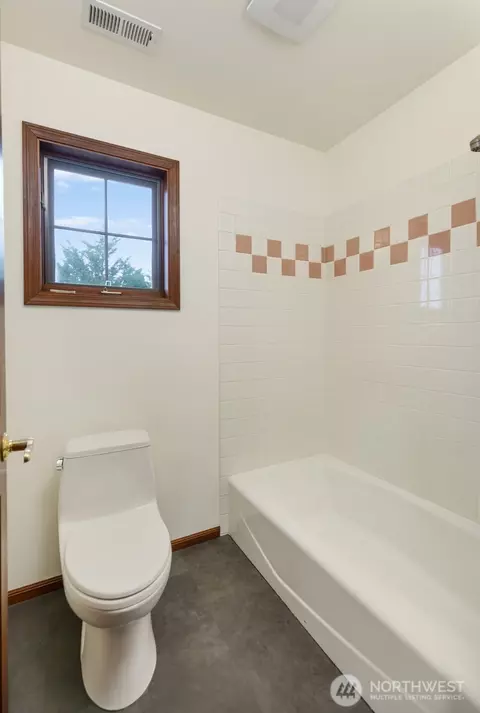 Bath - 47108 290th Ave SE, Enumclaw, WA 98022 photo 5 of 5