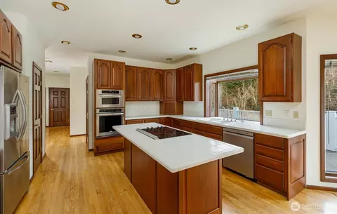 Kitchen - 47108 290th Ave SE, Enumclaw, WA 98022 photo 3 of 3