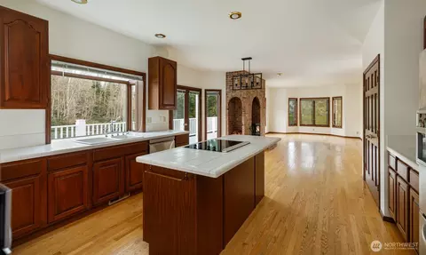 Kitchen - 47108 290th Ave SE, Enumclaw, WA 98022 photo 2 of 3