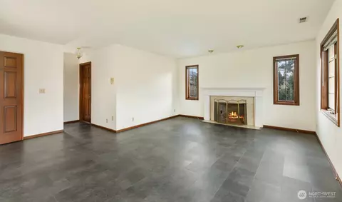 Living - 47108 290th Ave SE, Enumclaw, WA 98022 photo 5 of 6