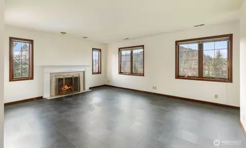 Living - 47108 290th Ave SE, Enumclaw, WA 98022 photo 6 of 6