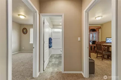 Entry Way - 1397 Caprio Loop, Walla Walla, WA 99362 photo 2 of 3