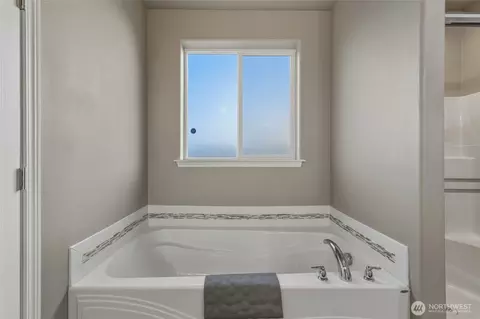 Bath - 1397 Caprio Loop, Walla Walla, WA 99362 photo 3 of 6
