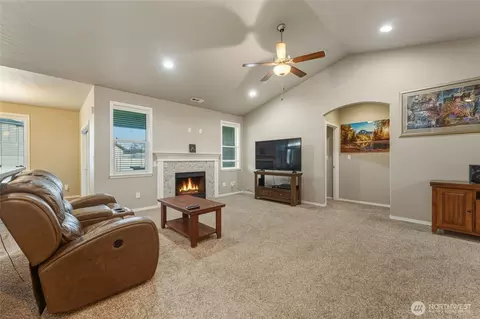 Living - 1397 Caprio Loop, Walla Walla, WA 99362 photo 2 of 3