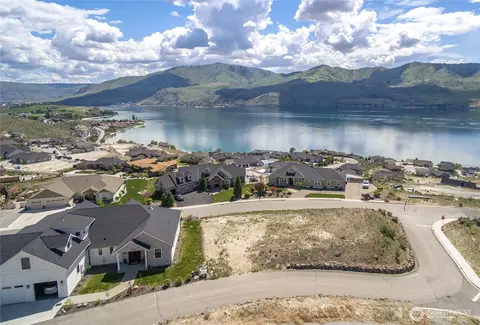 104 Lake Ridge Dr, Chelan, WA 98816
