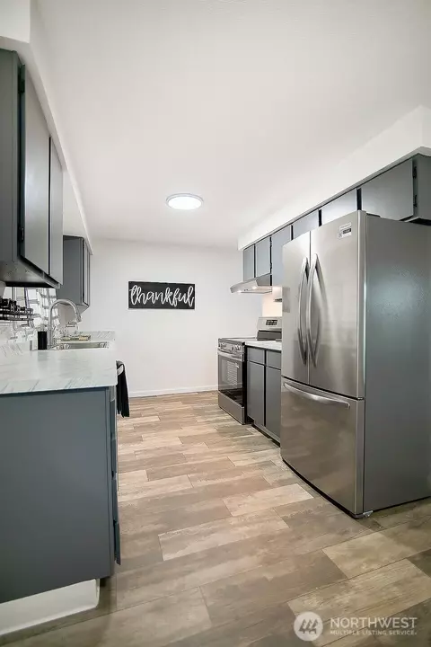 Kitchen - 341 24th Ave, Longview, WA 98632 photo 4 of 4
