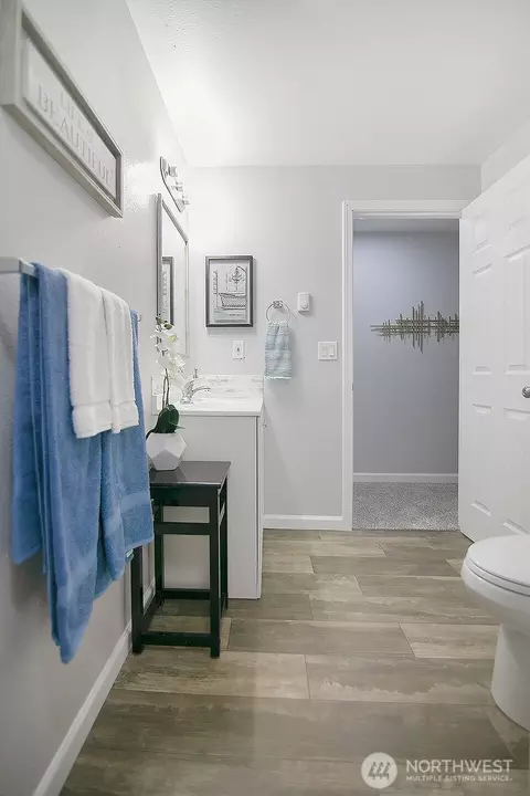 Bath - 341 24th Ave, Longview, WA 98632 photo 3 of 3
