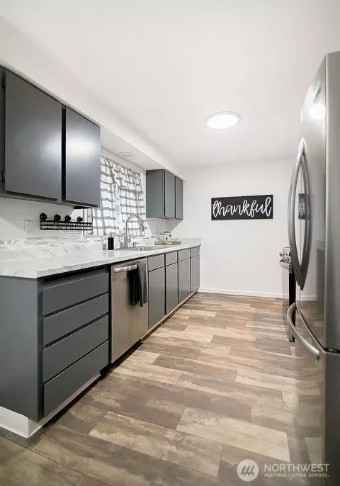 Kitchen - 341 24th Ave, Longview, WA 98632 photo 1 of 4
