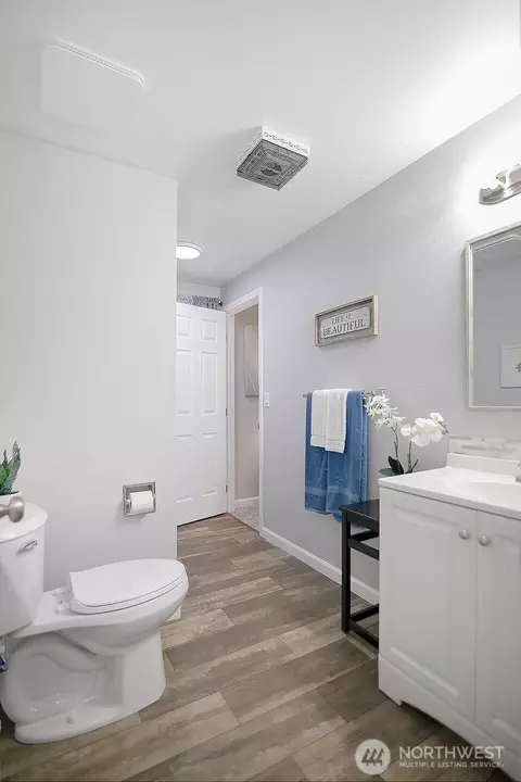 Bath - 341 24th Ave, Longview, WA 98632 photo 1 of 3