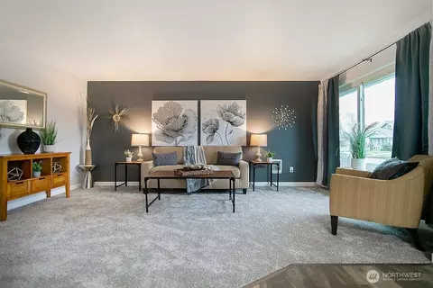 Living - 341 24th Ave, Longview, WA 98632 photo 1 of 4