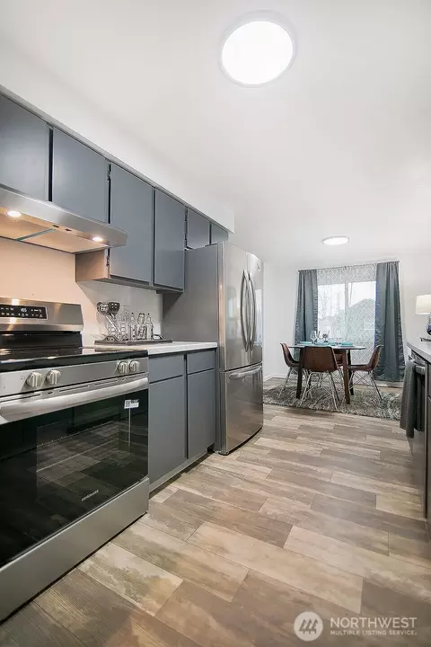 Kitchen - 341 24th Ave, Longview, WA 98632 photo 3 of 4