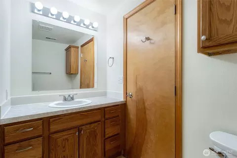Bath - 64 Talon Loop, Walla Walla, WA 99362 photo 2 of 4