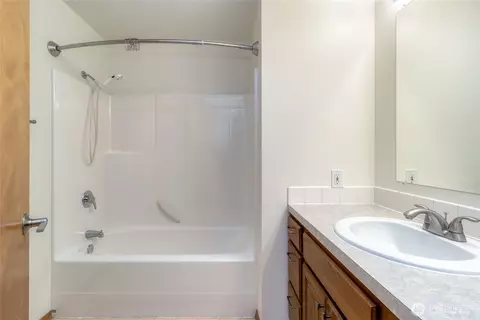 Bath - 64 Talon Loop, Walla Walla, WA 99362 photo 1 of 4