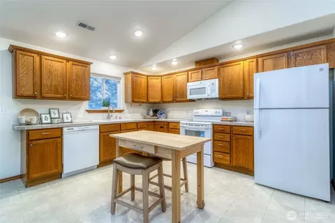 Kitchen - 64 Talon Loop, Walla Walla, WA 99362 photo 2 of 2