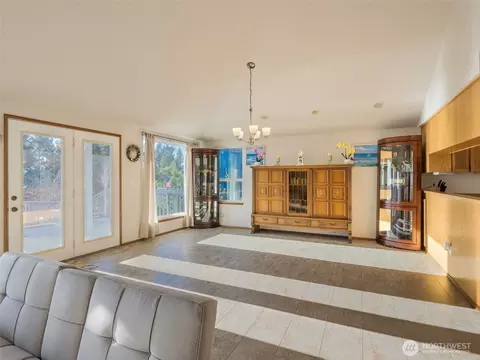 Living - 81 Seamount Dr, Brinnon, WA 98320 photo 3 of 5