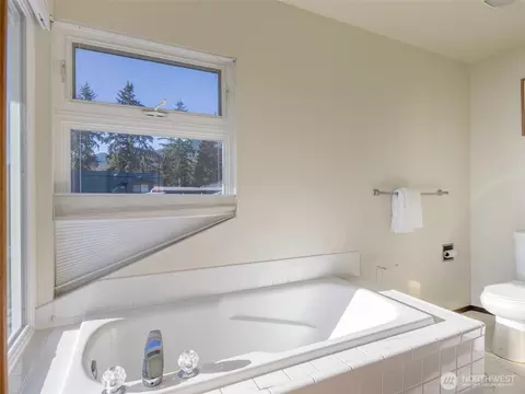 Bath - 81 Seamount Dr, Brinnon, WA 98320 photo 3 of 5