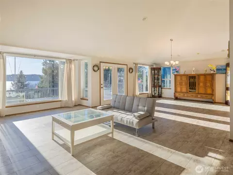 Living - 81 Seamount Dr, Brinnon, WA 98320 photo 2 of 5