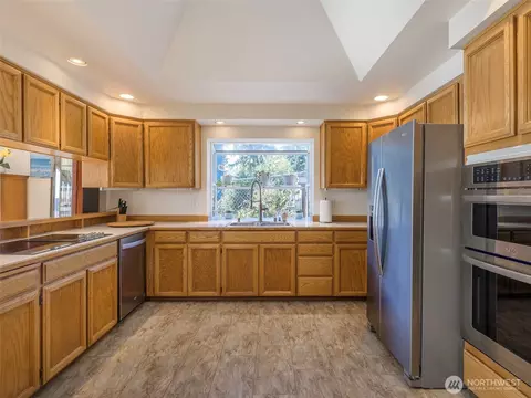 Kitchen - 81 Seamount Dr, Brinnon, WA 98320 photo 2 of 6
