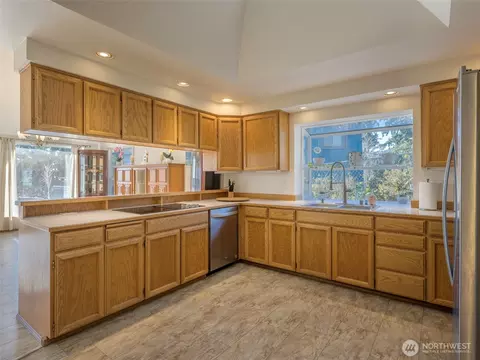 Kitchen - 81 Seamount Dr, Brinnon, WA 98320 photo 3 of 6