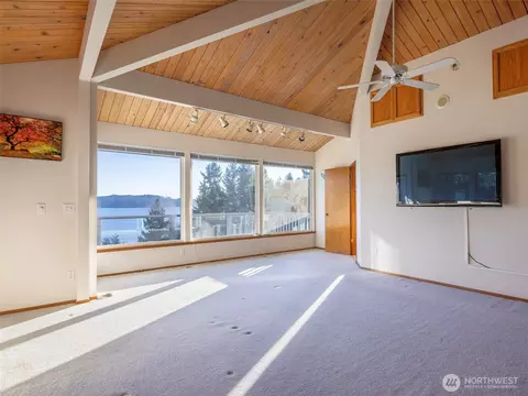 Living - 81 Seamount Dr, Brinnon, WA 98320 photo 5 of 5
