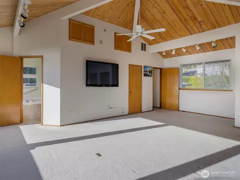 Bedroom - 81 Seamount Dr, Brinnon, WA 98320 photo 2 of 2